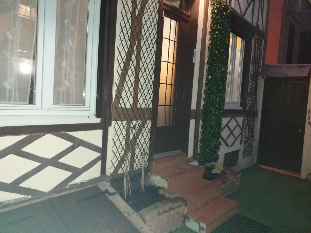 Maison De Avec Patio Ferienhaus